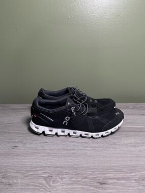 On Cloud 5 Running Shoes Women’s Size 9 Black CloudTec Running Sneakers